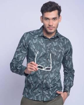 men leaf print slim fit shirt with patch pocket