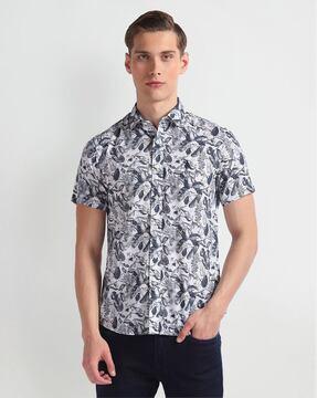 men leaf print slim fit shirt