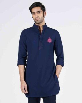 men logo embroidered slim fit long kurta