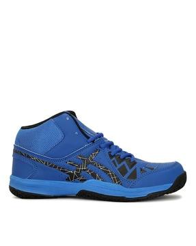 men logo print basketball shoes with lace fastening