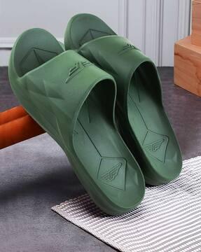 men logo printed flip flops slides with flat heels