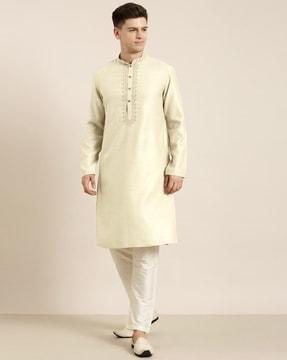 men long kurta with embroidery