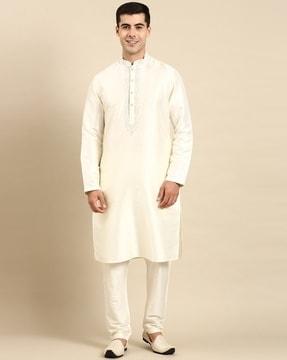 men long kurta with embroidery