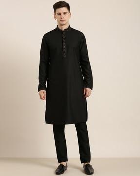 men long kurta with embroidery