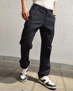 men loose fit cargo pants with insert pockets