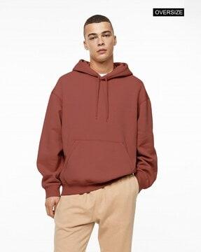 men loose fit hoodie with kangaroo pockets