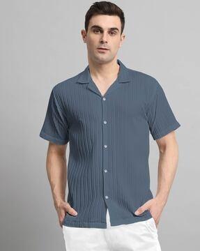 men loose fit shirt with short sleeves