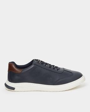 men low-top lace-up shoes