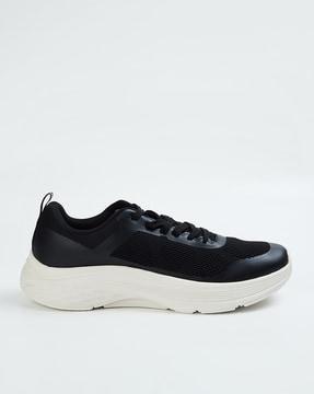 men low-top lace-up shoes