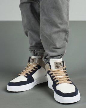 men low-top lace-up sneakers