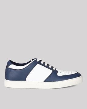 men low-top lace-up sneakers