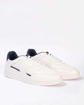 men low-top lace-up sneakers