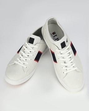 men low-top lace-up sneakers