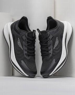 men low-top lace-up walking shoes