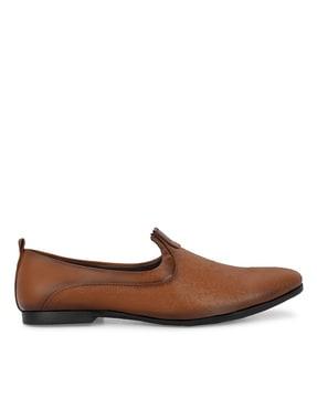 men low-top leather juttis