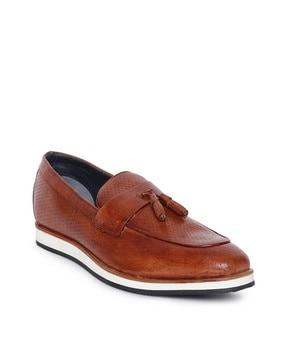 men low-top leather loafers with tassels