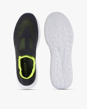 men low-top slip-on running shoes