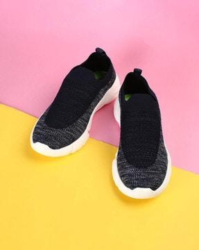 men low-top slip-on shoes