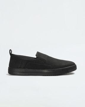 men low-top slip-on shoes