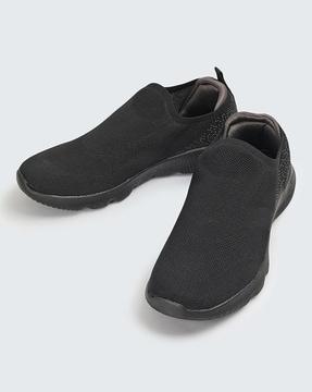 men low-top slip-on shoes