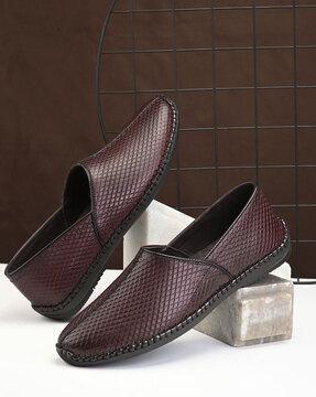 men low-top slip-on shoes