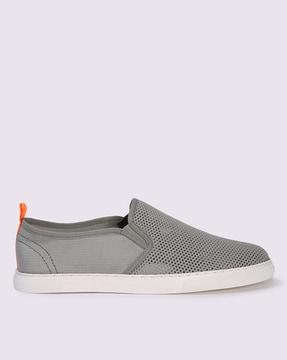 men low-top slip-on shoes