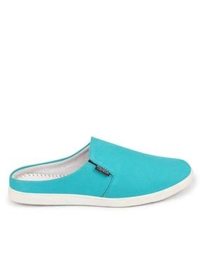 men low-top slip-on shoes