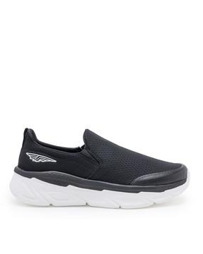 men low-top slip-on walking shoes