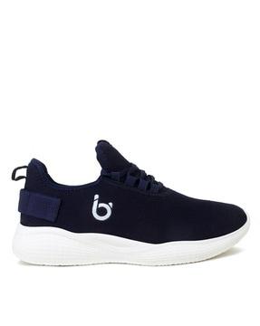 men low-top sports shoes with lace fastening