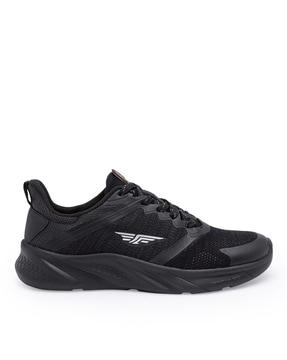 men low-top walking shoes