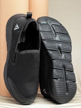 men low-top walking shoes