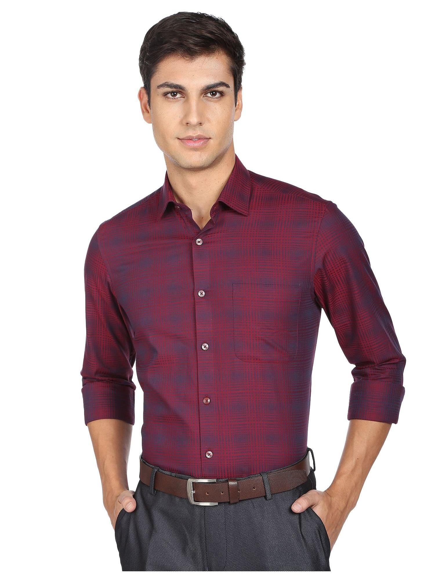 men maroon cutaway collar check cotton formal shirt