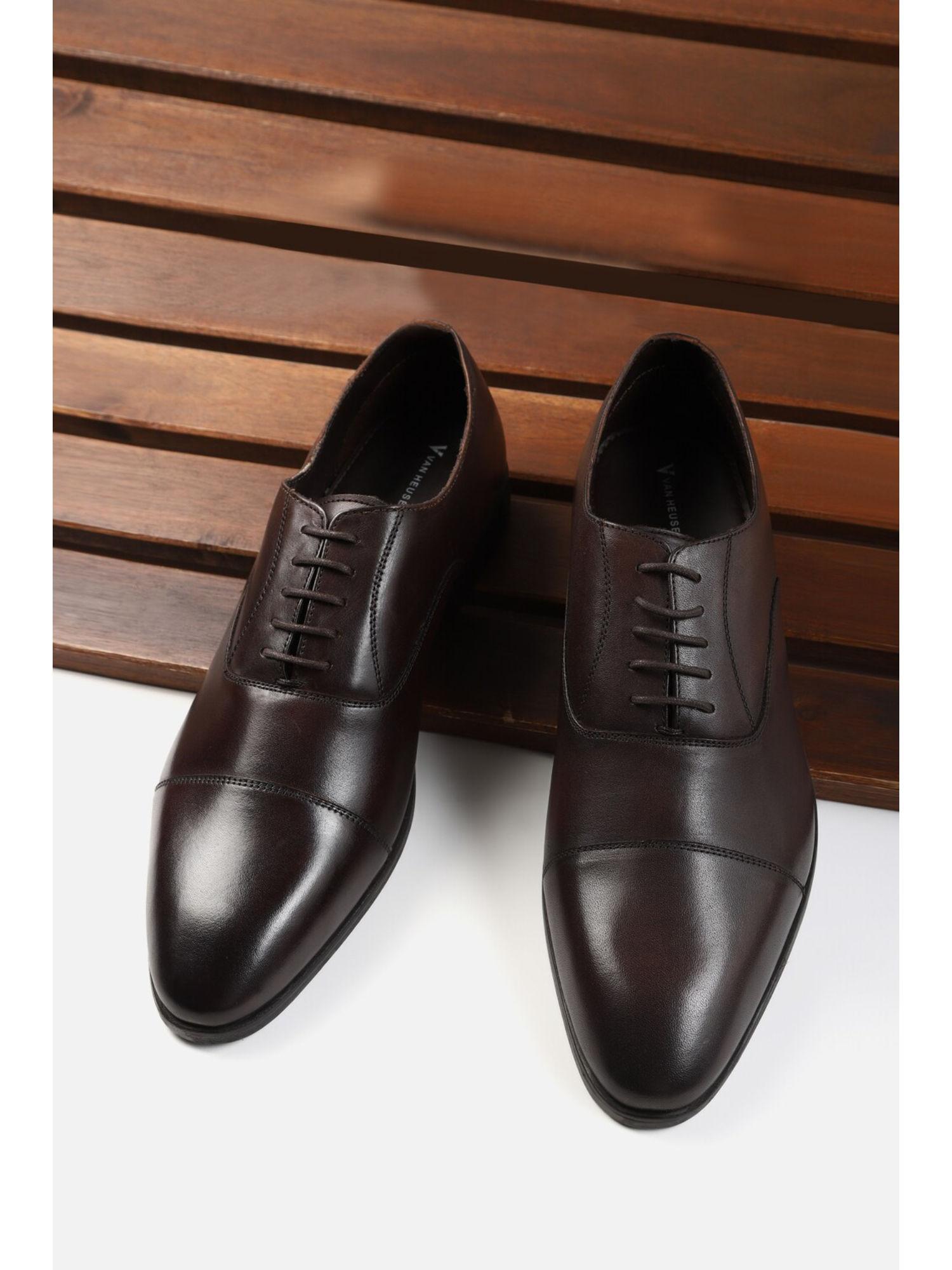 men maroon lace up oxford shoes