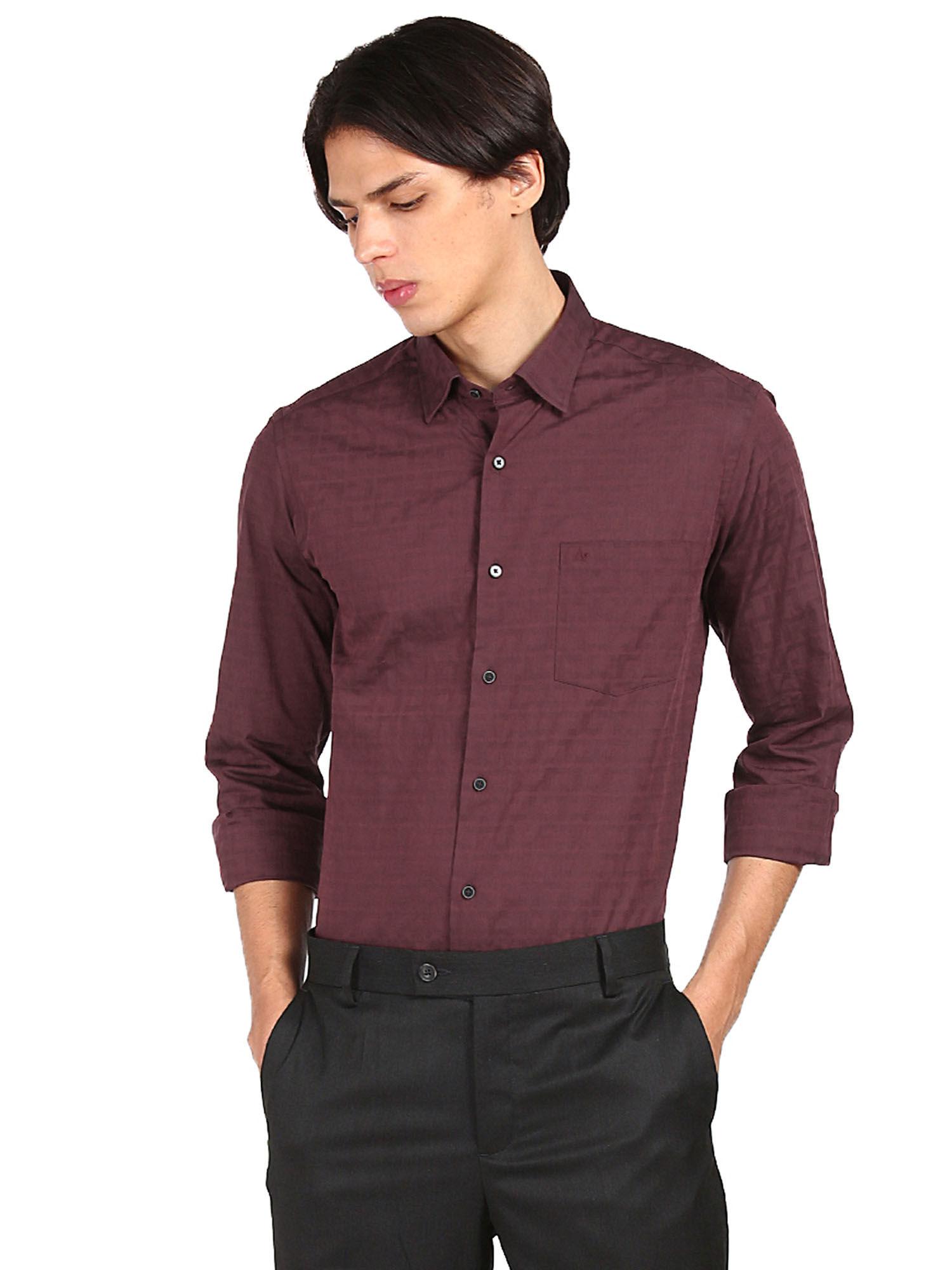 men maroon metered cuff patterned formal shirt