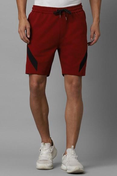men maroon print slim fit shorts