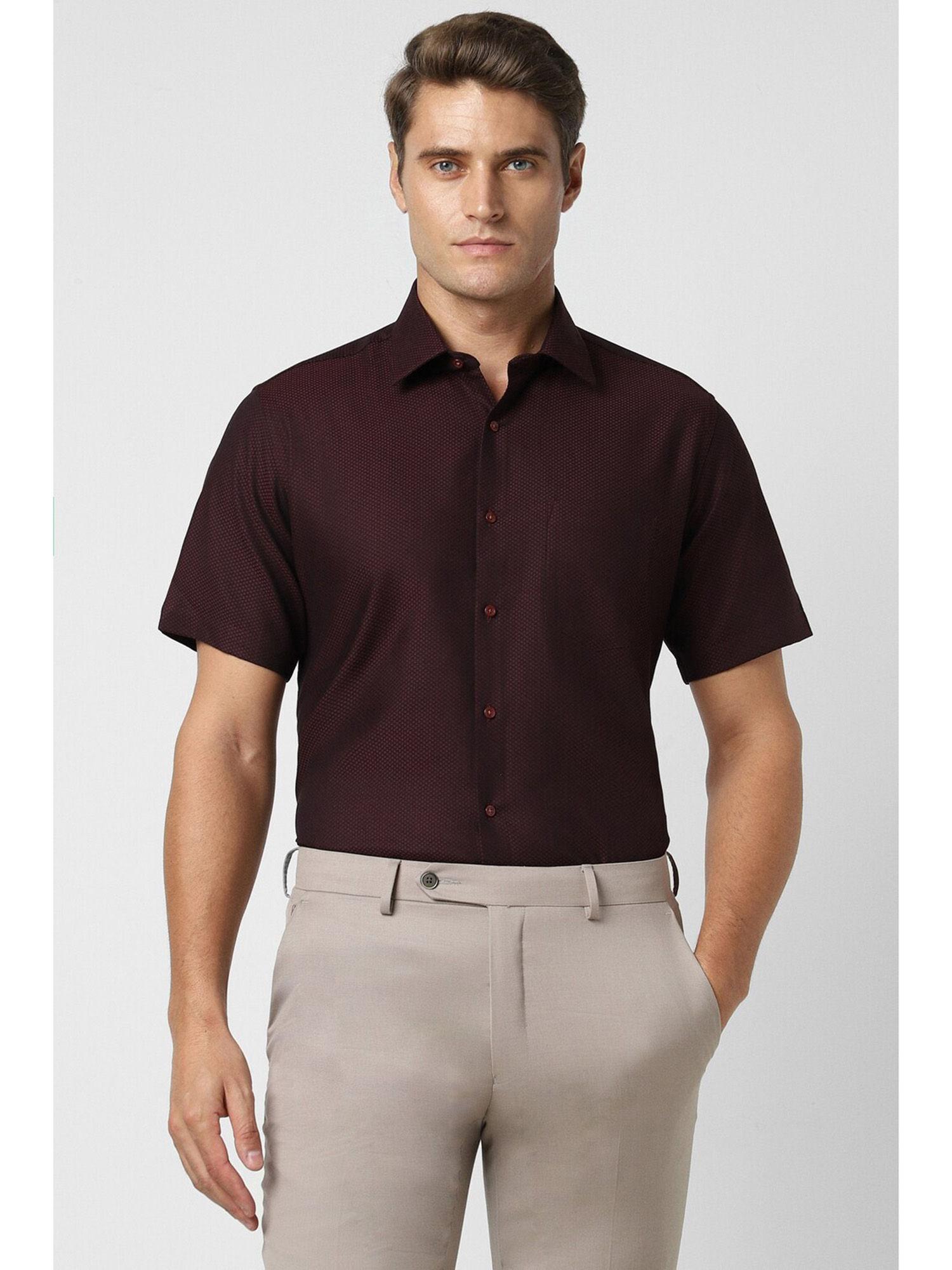 men maroon regular fit textured half sleeves formal shirt