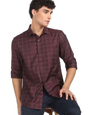 men maroon semi cut away collar check casual shirt