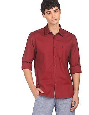 men maroon semi cut away collar solid casual shirt