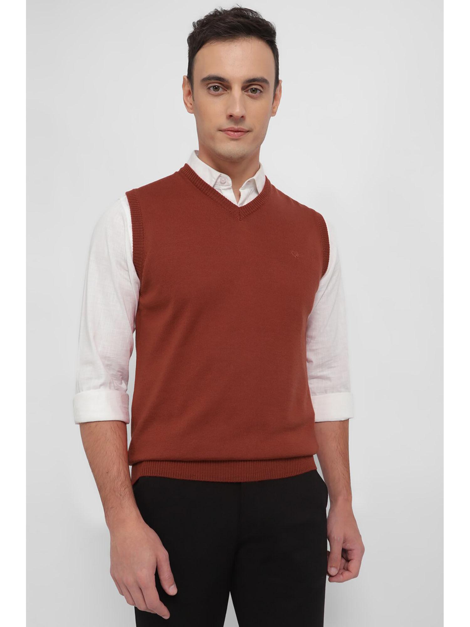 men maroon solid v neck sleeveless sweater