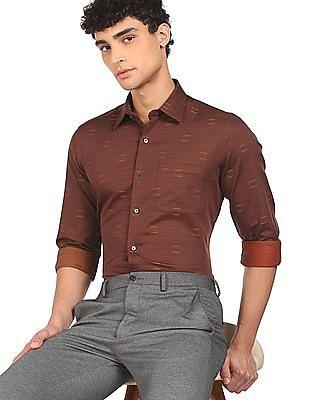 men maroon spread collar striped formal shirt