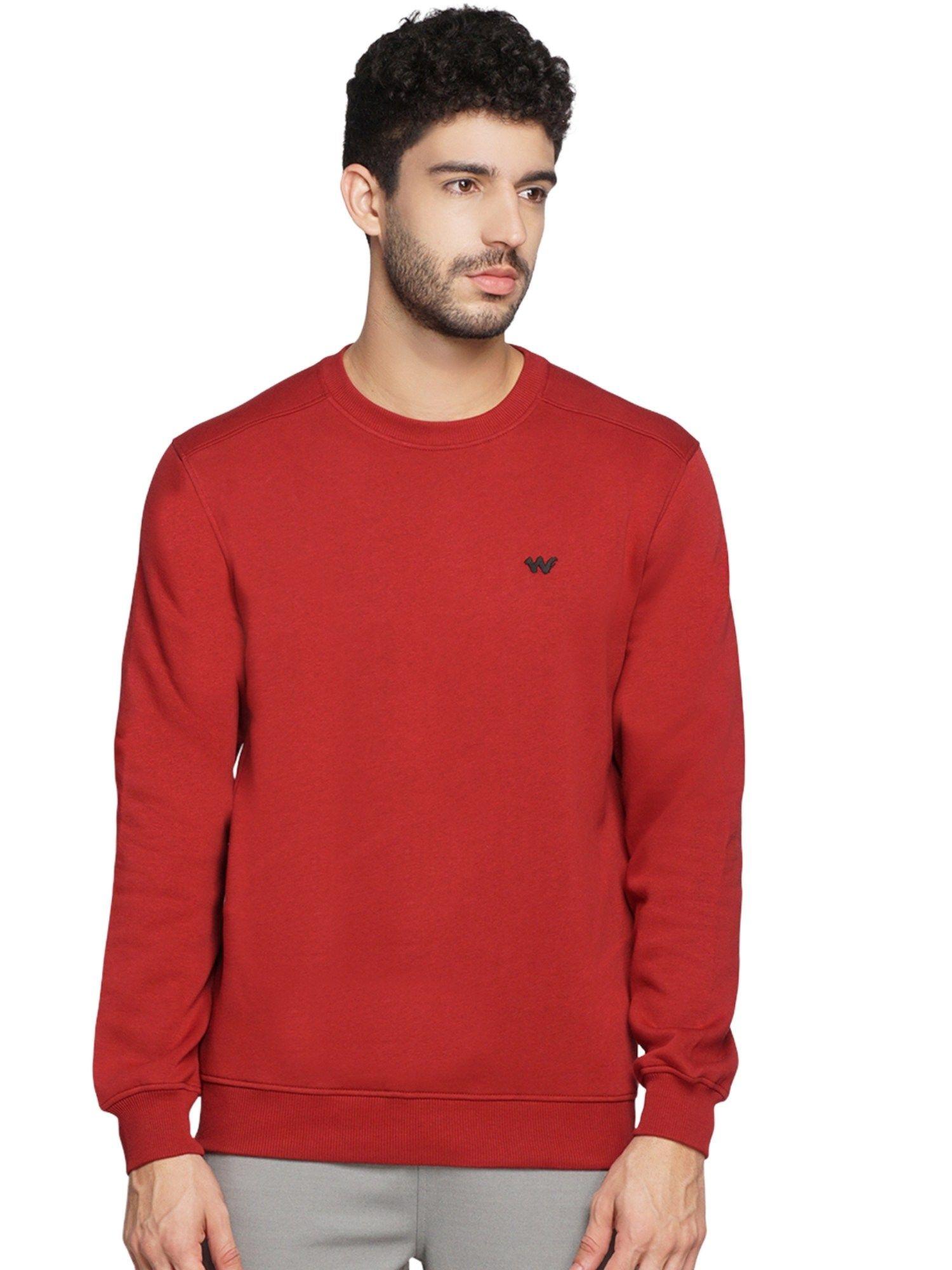 men maroon sweatshirt