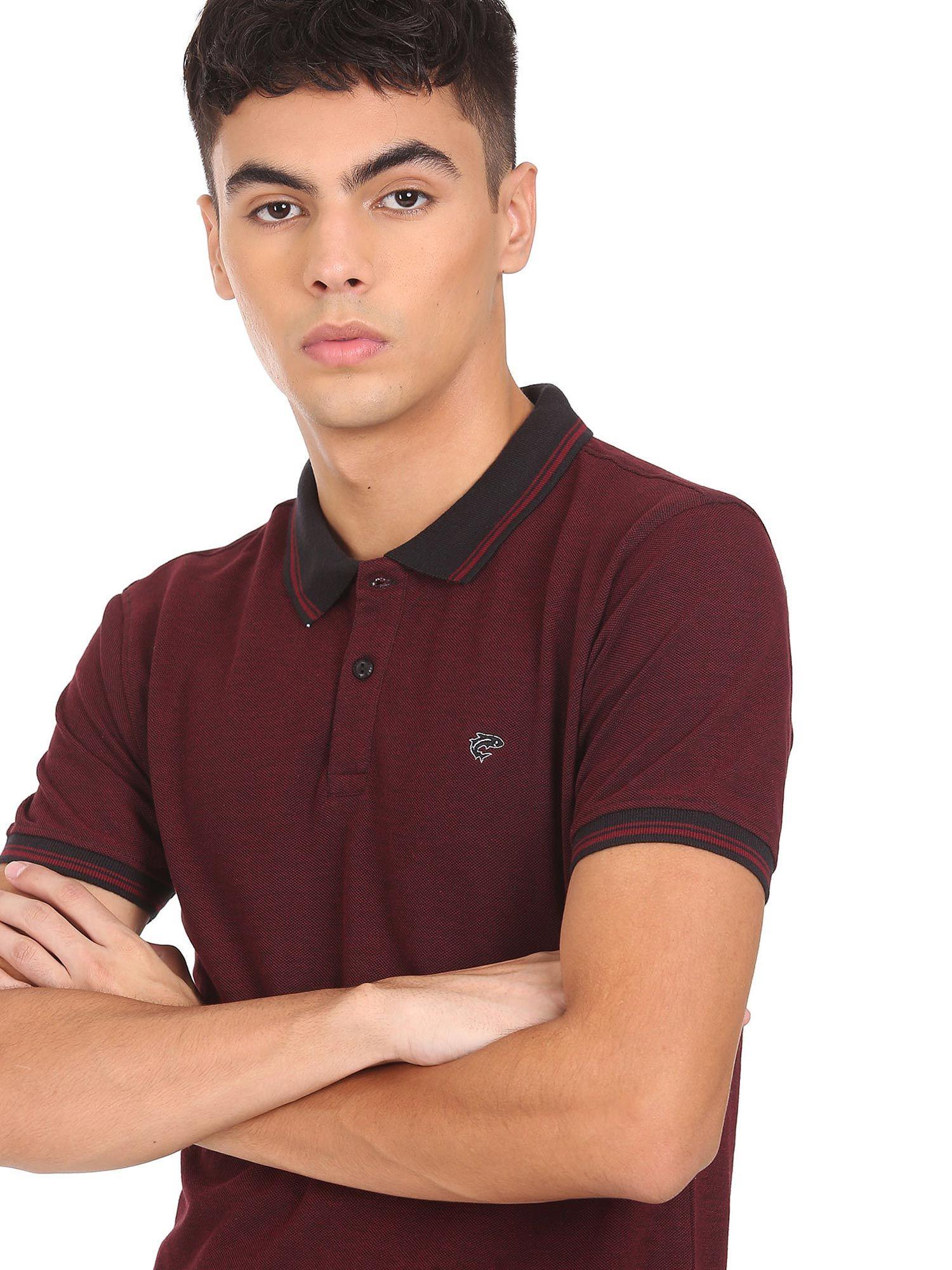men maroon tipped collar solid polo t-shirt