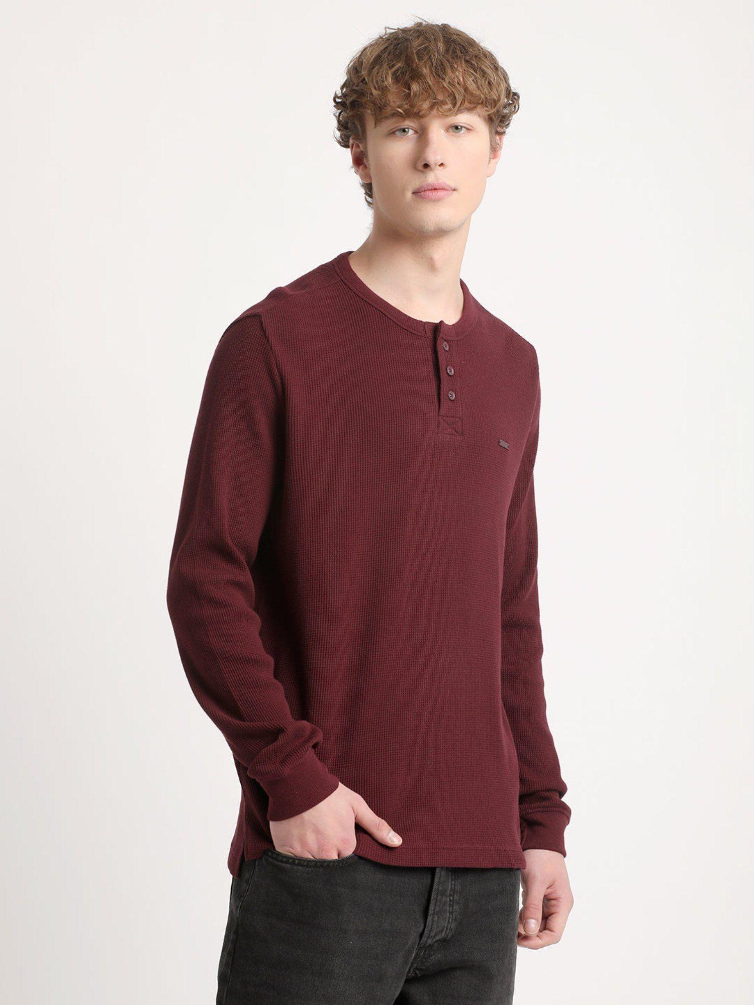 men maroon waffle knitted slim fit henley neck t-shirt