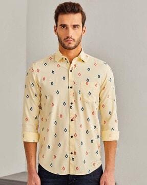 men micro print regular fit shirt with patch pocket