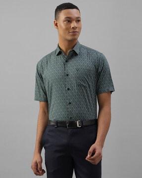 men micro print slim fit shirt with patch pocket