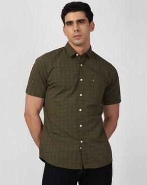 men micro print slim fit shirt with patch pocket