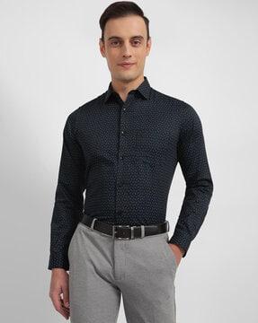 men micro print slim fit shirt with patch pocket