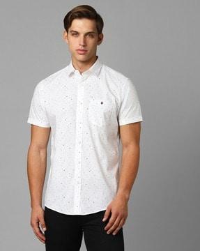 men micro print slim fit shirt with patch pocket