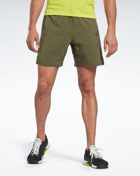 men mid-rise regular fit shorts