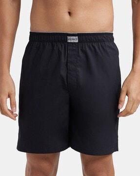 men mid-rise regular fit shorts